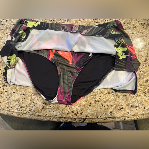 Cacique Black and Green bikini bottoms size 16 NWOT - Picture 4 of 6